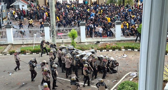 Demo Bengkulu Memanas, Gerakan Indonesia Cemas Bacakan 8 Tuntutan, DPRD Provinsi Bengkulu Digeruduk Massa