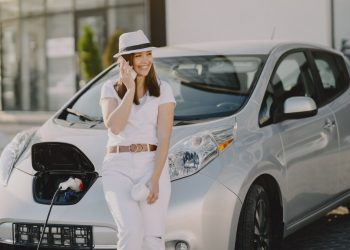 Mau Pindah ke Mobil Listrik? Simak Plus dan Minusnya