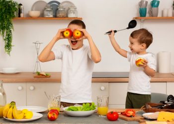 Tanamkan Kebiasaan Makanan Sehat pada Anak, Ini Strateginya