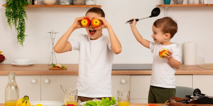 Tanamkan Kebiasaan Makanan Sehat pada Anak, Ini Strateginya