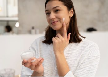 Anti Kusam dan Fleks! Begini Cara Benar Pakai Sunscreen