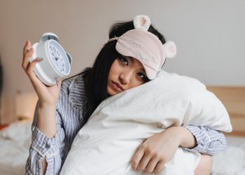 5 Kebiasaan Malam Hari yang Tanpa Sadar Bikin Susah Tidur