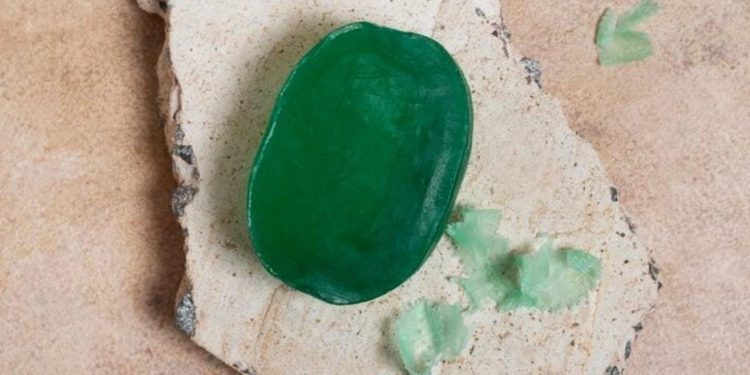 Pesona Yang Abadi: 5 Cara Membedakan Batu Giok Asli dan Palsu