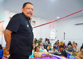 Wakil Gubernur Bengkulu saat mengunjungi korban yang masih dirawat di RSUD Lebong, Kamis, 28 Agustus 2025.