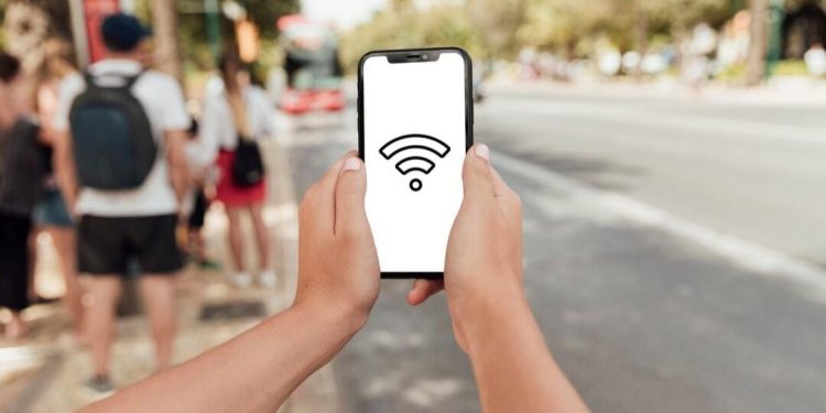 Pakai Wi-Fi Publik? Ini Bahayanya dan Cara Mengatasinya agar Tetap Aman Online