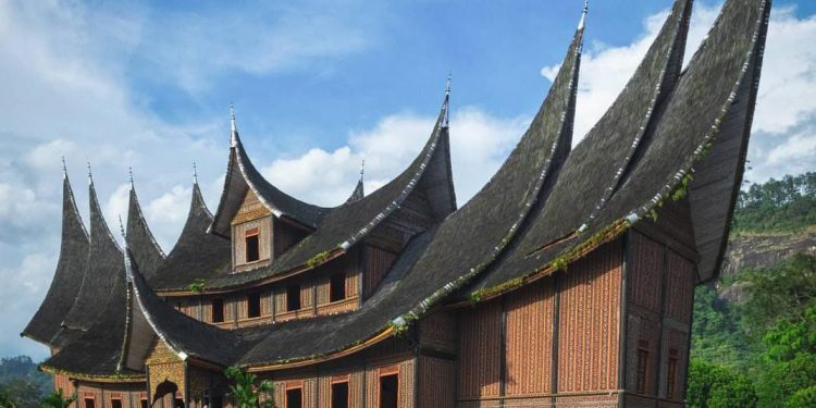 Menjelajah Wisata Budaya dan Sejarah di Sumatra Barat: Jejak Tradisi Minang yang Mendunia