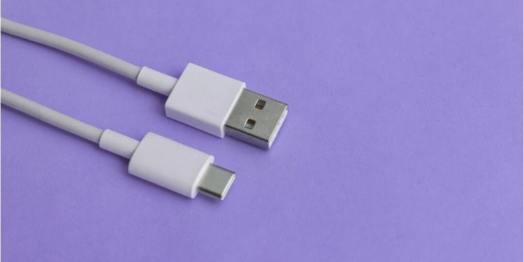 6 Tips Merawat Charger dan Kabel HP Agar Awet dan Anti Konslet