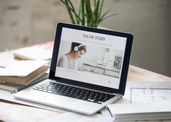 7 Kesalahan Fatal Saat Menggunakan Laptop yang Sering Dilakukan Pengguna