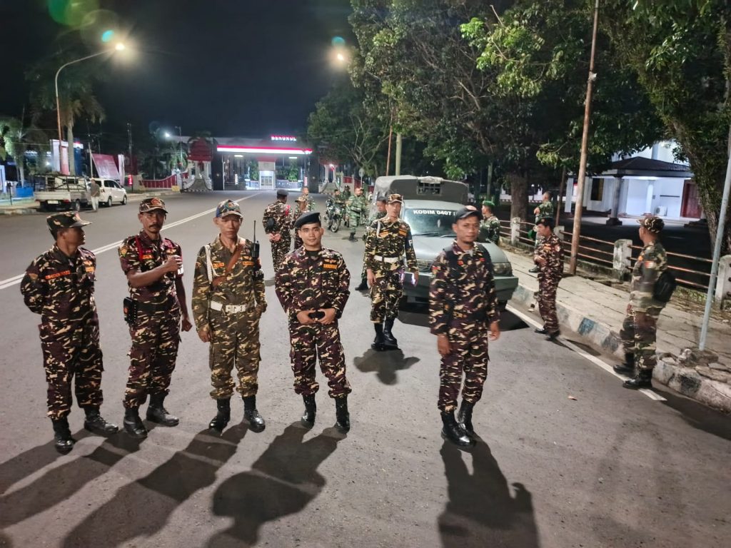 Patroli TNI-Banser