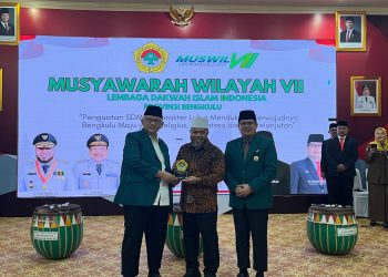 Gubernur Bengkulu, H. Helmi Hasan, SE.