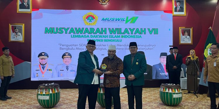 Gubernur Bengkulu, H. Helmi Hasan, SE.