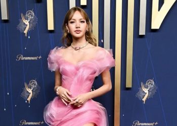 Pesona Lisa BLACKPINK di Emmy Awards 2025, Gaun Pink Glinda Jadi Sorotan Dunia