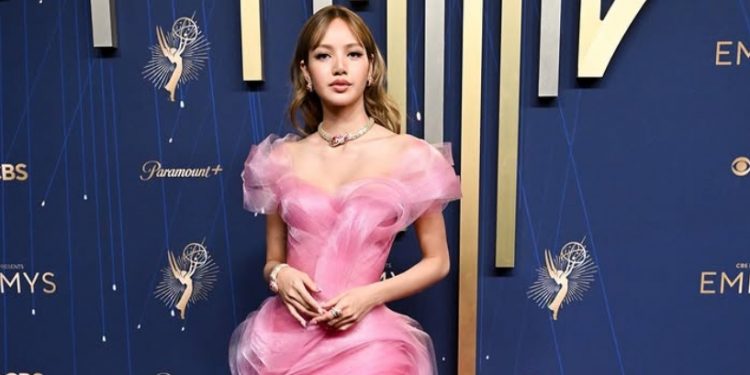 Pesona Lisa BLACKPINK di Emmy Awards 2025, Gaun Pink Glinda Jadi Sorotan Dunia