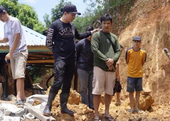 Bupati Arie Tinjau Korban Longsor di Bengkulu Utara, Pastikan Penanganan Cepat
