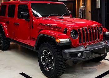 SUV Ikonik Jeep Wrangler 4-Door Rubicon Dinobatkan ‘Best All Rounder Car 2025’