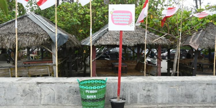 Pemkot Bengkulu Bagikan 1.000 Tong Sampah di Wisata