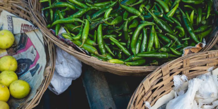 Harga Pangan Stabil, Cabai Merah hingga Daging Ayam Turun di Pasar Nasional