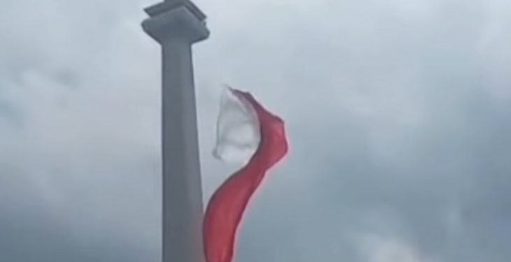 Jelang HUT TNI ke-80 Diwarnai Insiden Bendera Raksasa di Monas Sempat Robek, Ini Penjelasannya