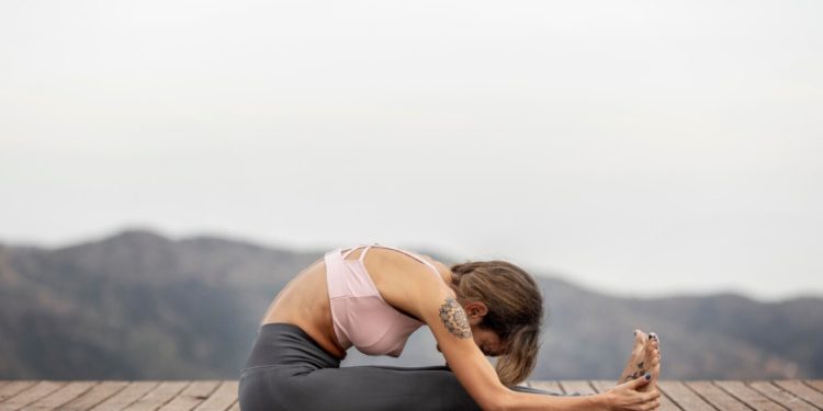 Yoga untuk Pemula: 5 Gerakan yang Bantu Redakan Stres