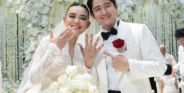 Romantis! Amanda Manopo & Kenny Austin Ucap Janji Suci di Bawah Hujan Bunga Putih