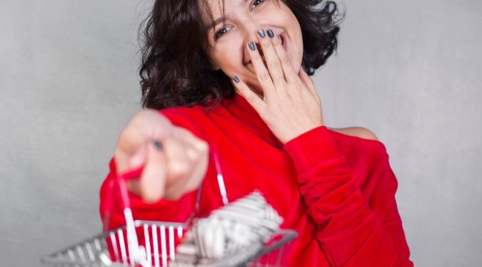 Doom Spending Jadi Gaya Hidup Baru Gen Z, Ancaman Finansial atau Peluang Ekonomi?