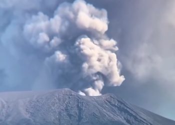 Gunung Marapi Kembali Erupsi, BNPB Tegaskan Status Waspada dan Imbau Warga Tetap di Zona Aman