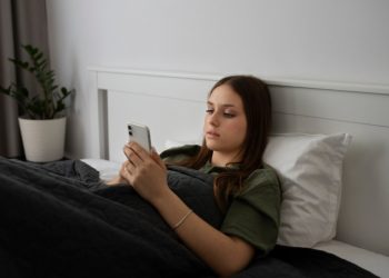 Hati-Hati! Terlalu Sering Curhat dengan AI, Psikolog Peringatkan Dampaknya