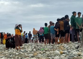 Hari keempat Pencarian Bocah 4 Tahun yang Terseret di Pantai Padang Burnai, Tim Gunakan Drone hingga Bantuan Paranormal