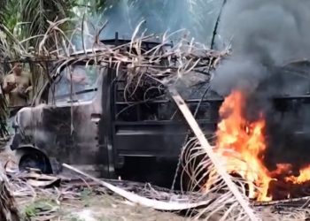Heboh di Mukomuko! Mobil Diduga Pencuri Sawit Dibakar Massa, Polisi Turun Tangan