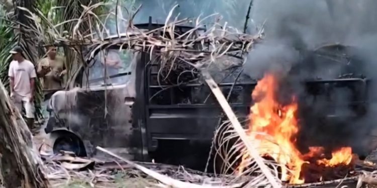 Heboh di Mukomuko! Mobil Diduga Pencuri Sawit Dibakar Massa, Polisi Turun Tangan