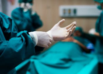 Mandi Terlalu Sering Bisa Rusak Kulit? Ini Penjelasan Dokter