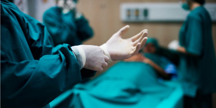Mandi Terlalu Sering Bisa Rusak Kulit? Ini Penjelasan Dokter