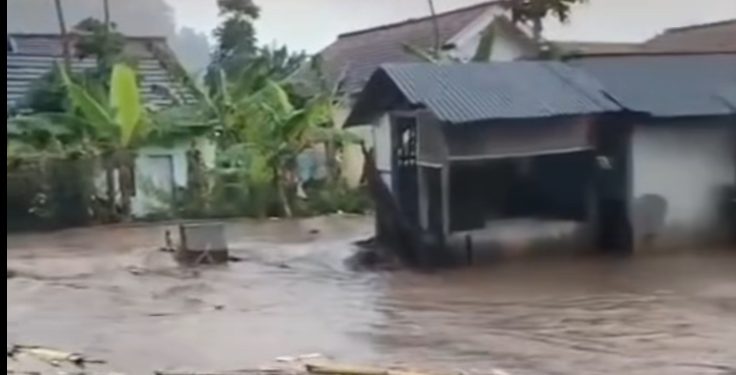 Jembatan Liar Perparah Banjir Bandang, Ratusan Rumah di Garut Terendam Air Setinggi 1 Meter