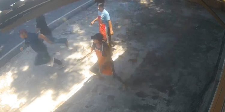 Ricuh di Tanah Patah! Debt Collector Dibacok Saat Hendak Menarik Mobil, Polisi Turun Tangan