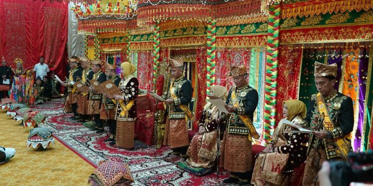 Kapolda Mardiyono Sandang Gelar Adat Depati Bangun Binang