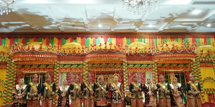 Danrem Jatmiko Ariyanto Sandang Gelar Adat Rio Stanggai Panjang