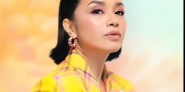 Empat Dekade Berkarya, Ruth Sahanaya Hadirkan Kejutan Baru Lewat “Sebaris Lirik Cinta”