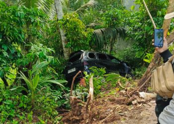 Avanza Terperosok ke Jurang di Pasar Manna, Pengemudi Dilarikan ke RS