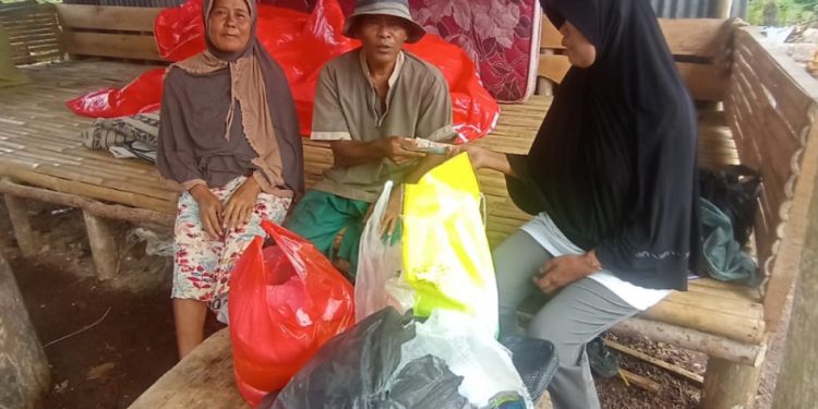 Rumah Warga Tertimpa Pohon, RT 02 Padang Nangka Bergerak Cepat Galang Donasi