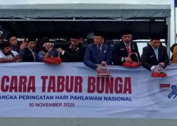 Peringati Hari Pahlawan, Lanal Bengkulu Bersama Pemprov Gelar Tabur Bunga di Pulau Baai