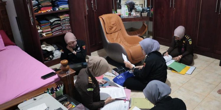 Kejati Bengkulu Geledah Rumah 2 Tersangka Korupsi Lahan Tol, Dokumen Penting Disita