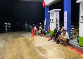 Hujan Tak Halangi Warga Kepahiang Antre Pertalite, Pemerintah Diminta Turun Tangan