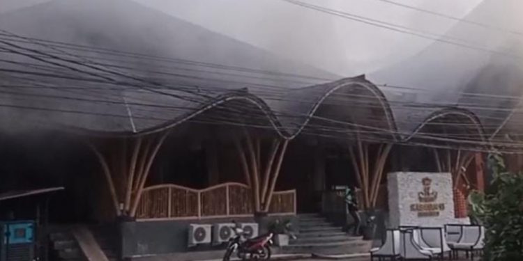 Kebakaran Restoran Kabayan Bengkulu: Damkar Bergerak Cepat, Ini Pemicunya