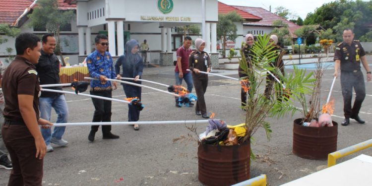 Kejari Kaur Musnahkan 35 Paket Sabu, Bukti Tegas Perang Melawan Narkotika