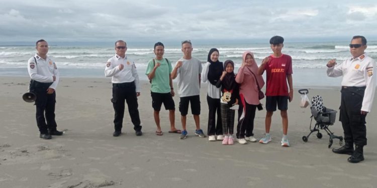 Patroli Polisi Perketat Keamanan Wisata di Pantai Panjang, Liburan Wisatawan Kini Lebih Nyaman