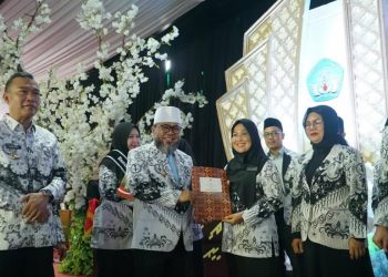 Kado Spesial HGN: Gubernur Helmi Hasan Kucurkan Rp1,1 Miliar untuk Guru se-Bengkulu