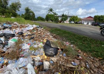Tumpukan Sampah Dekat Rumdin Bupati Seluma Jadi Sorotan Warga