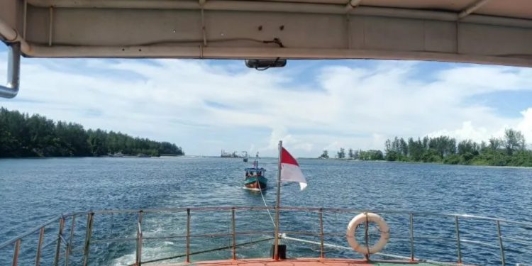 Mati Mesin di Tengah Laut, Tim SAR Bengkulu Selamatkan Empat Nelayan