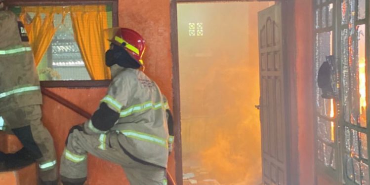 Asap Tebal Kepung Bumi Ayu, Rumah Petugas Damkar Terbakar Saat Pemilik Sedang Piket