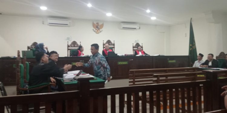 Fee 15 Persen Dibongkar di Persidangan, Eks Bupati Kopli Disorot Hakim